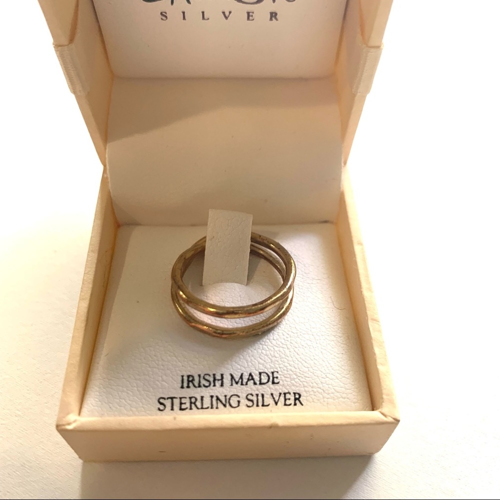 Textured gold ring with twist. Size 6.